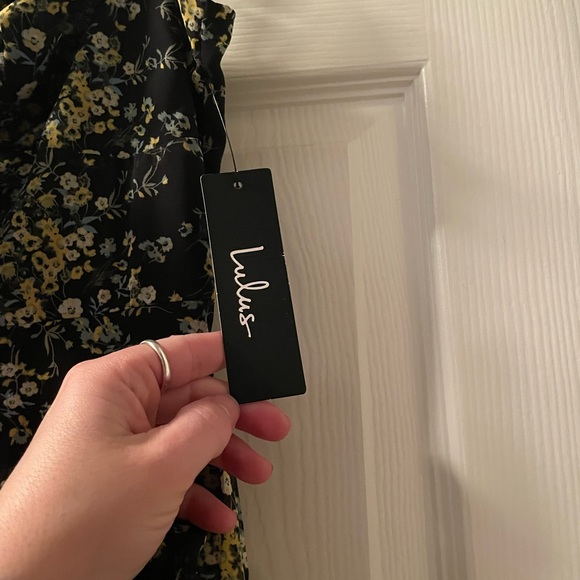 Lulu’s -Main Squeeze black floral/tie front/mini dress Size Small - Picture 5 of 6